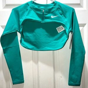 NWT  Women’s Nike Tennis Shrug Size Small